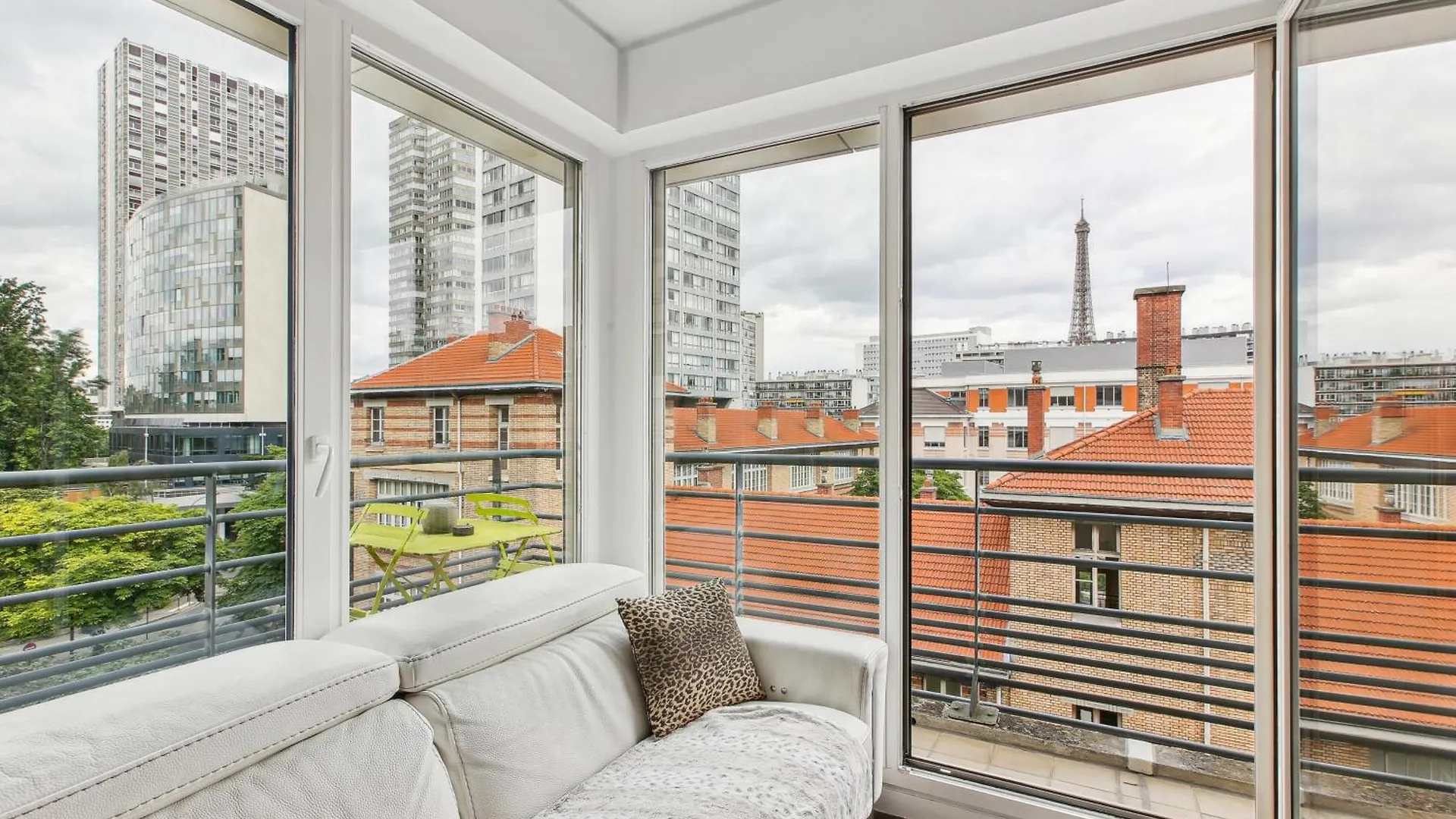 Appartement Proche De La Tour Eiffel Paris France